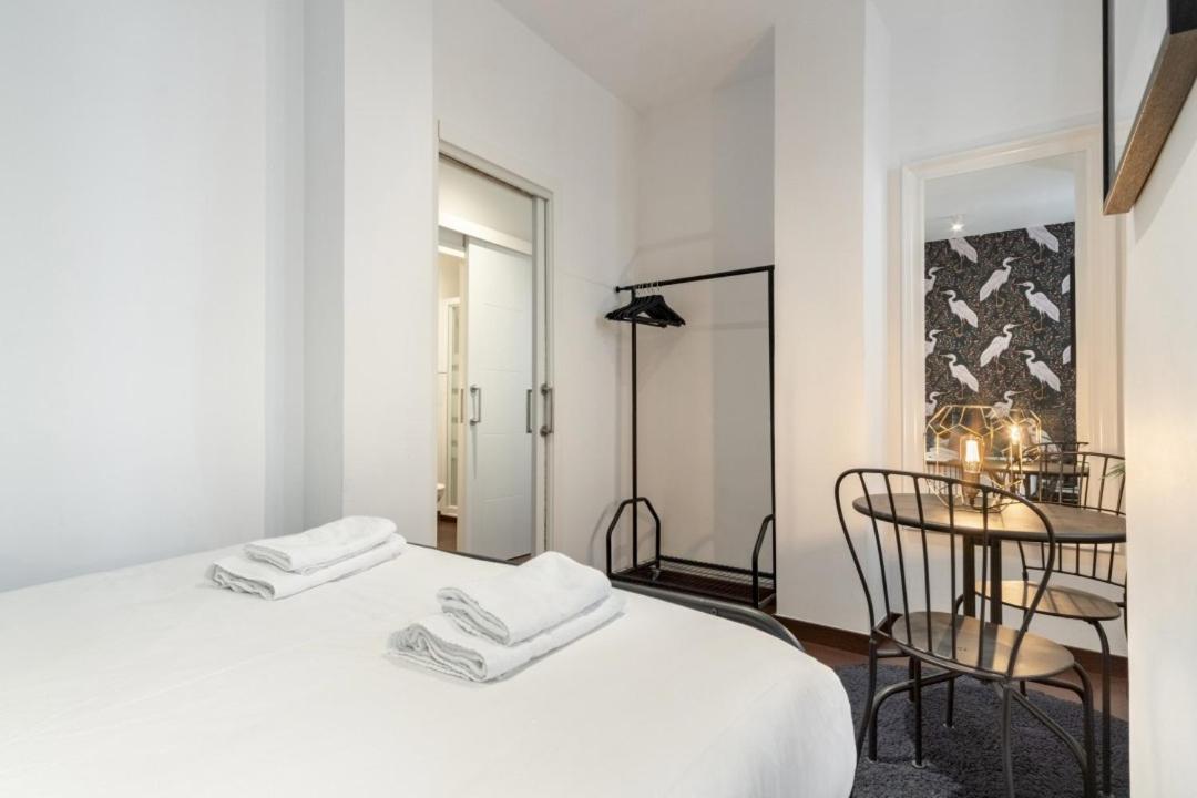 2 Bedrooms 2 Bathrooms Furnished - Malasana - Bright Stylish - Mintystay Appartement Madrid